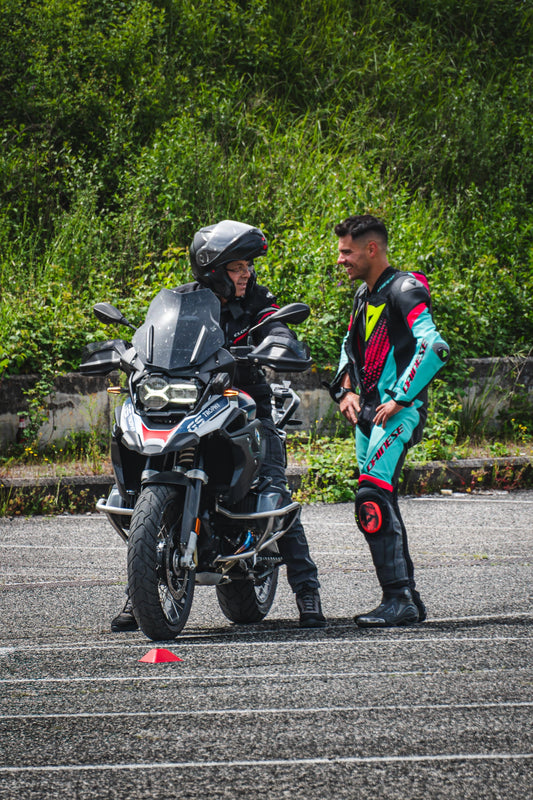 Corso di Guida Sicura su Strada – Rivoluziona la tua guida stradale con la tua moto o moto a noleggio
