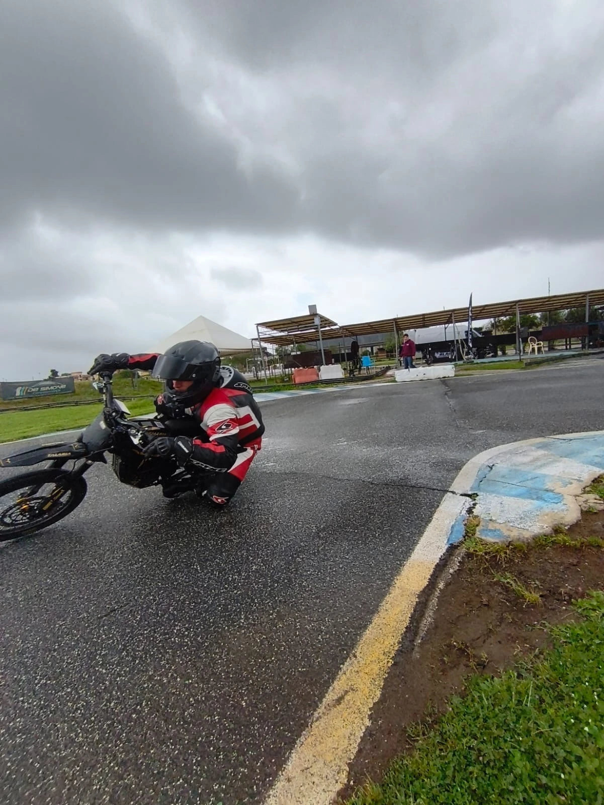 Corso di Guida Sportiva in Pista con Moto Elettrica Talaria – Black Riders Academy (Roma)