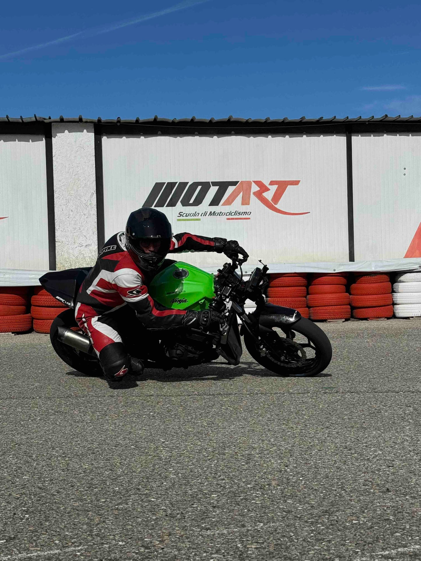 Corso guida sportiva moto Motart a Orte (piazzale, 1:1)