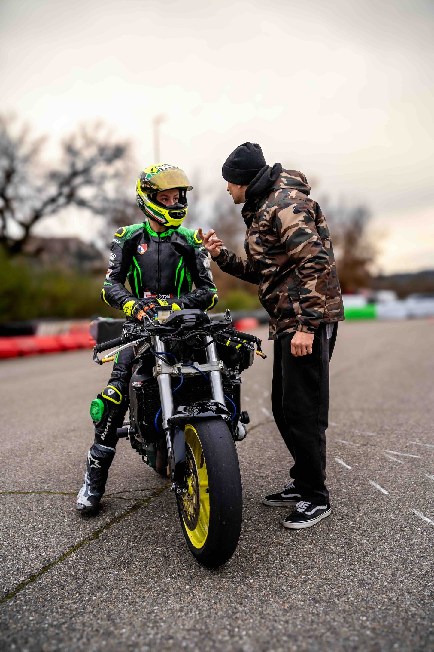 Corso guida sportiva moto Motart a Orte (piazzale, 1:1)